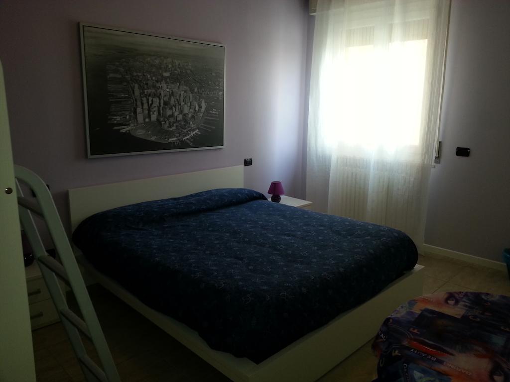 Sony Affittacamere Desenzano del Garda Exterior foto